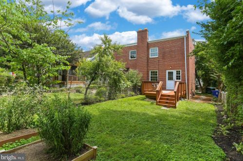 18 Masonic Vw Ave, Alexandria VA 22301-2204 exterior