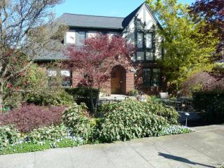 3316 Cascadia Ave, Seattle WA  98144-7026 exterior