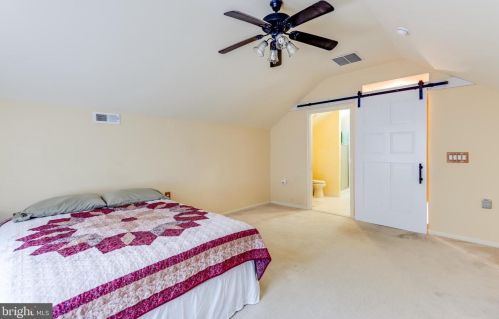 89 Warwick Way, Southampton NJ  08088-1122 exterior