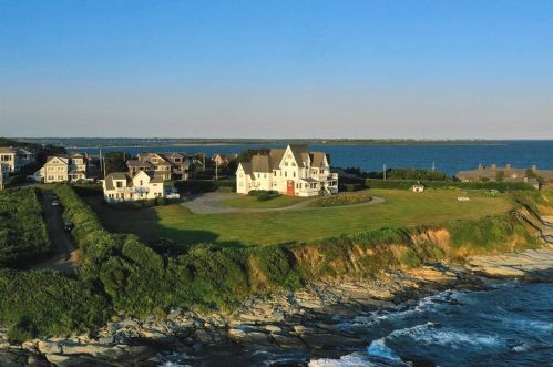 333 Tuckerman Ave, Middletown, RI 02842-6049