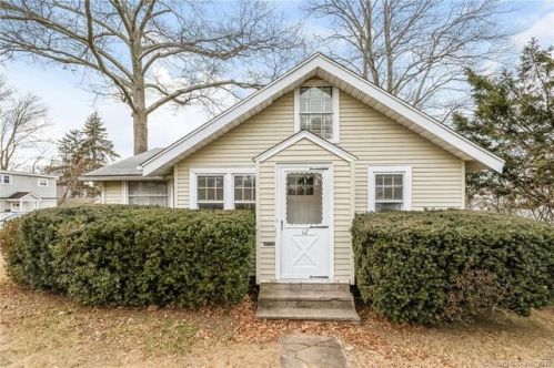 12 Amundsen St, Norwalk, CT 06855-2237