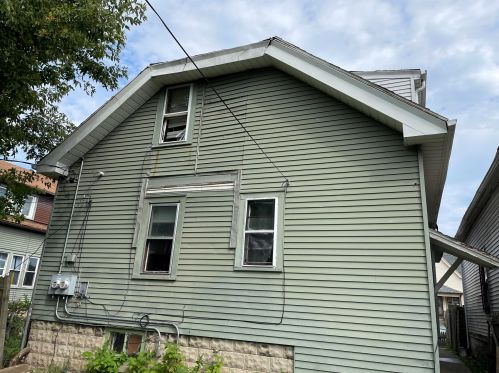 3039 27th St, Milwaukee, WI 53215-3605