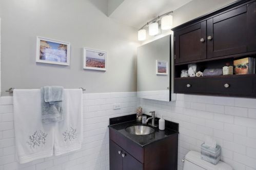 3429 Oakley Ave, Chicago IL 60608-6027 exterior