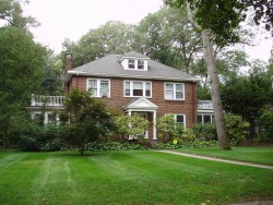 35 Gammons Rd, Newton, MA 02468-1215