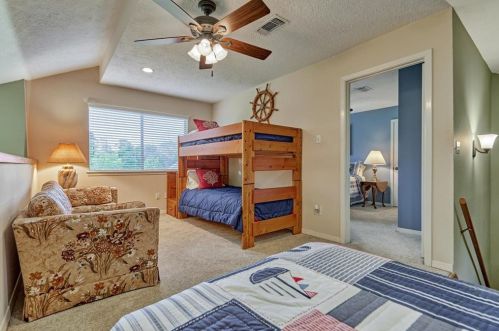 102 Golfview Dr, Montgomery TX 77356-8804 exterior