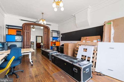 526 Girard Ave, Philadelphia PA 19130-1617 exterior