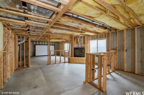 6352 Fish Lk Dr, Taylorsville UT 84081-5579 exterior