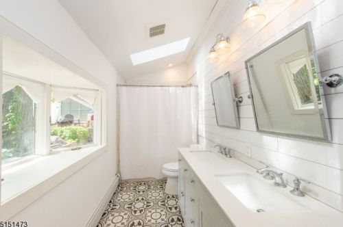 7 Oakwood Trl, Kinnelon NJ 07405-3116 exterior