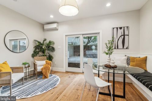 131 Bainbridge St, Philadelphia PA 19147-1810 exterior