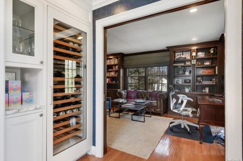 6 Long Pond Rd, Armonk NY 10504-2626 exterior