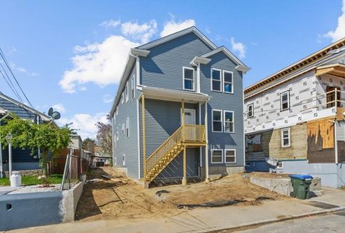 82 Yorkshire St, Providence, RI 02908-1723