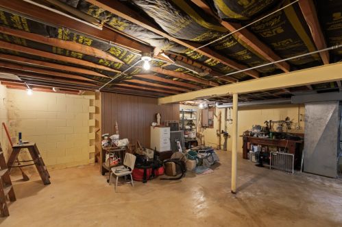 5147 Camelot Ln, Milwaukee WI 53221-3121 exterior