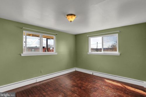 421 Fairview St, Pottstown PA 19464-6136 exterior