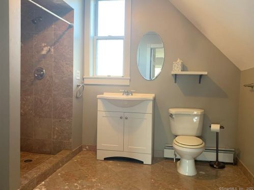 32 Chapel St, Milford CT 06460-7922 exterior