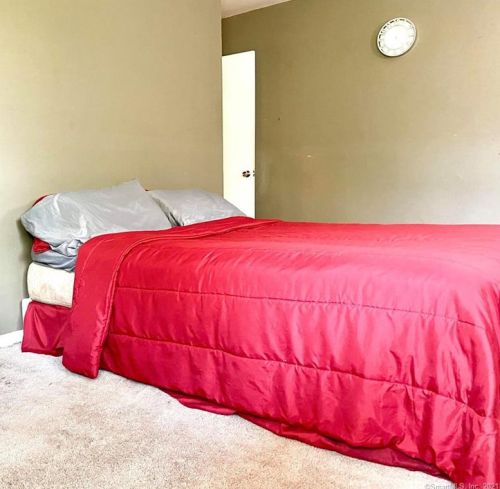 44 Ridgeland Rd, Wallingford CT 06492-2933 exterior