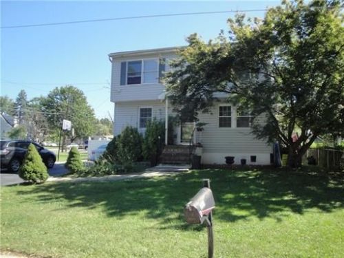 211 Grandview Ave, Piscataway NJ  08854-2436 exterior