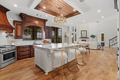 2209 Deleon Ct, Austin TX 78733-1629 exterior