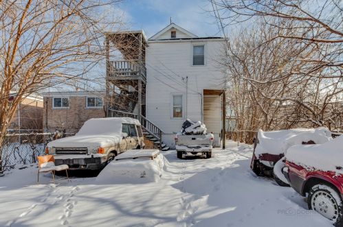 7448 Kenwood Ave, Chicago IL 60619-1427 exterior