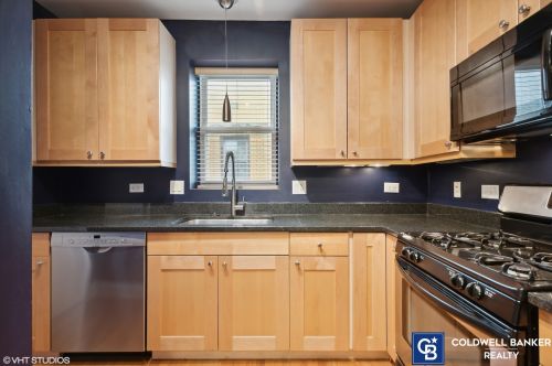 7401 Hoyne Ave, Chicago, IL 60645-2207