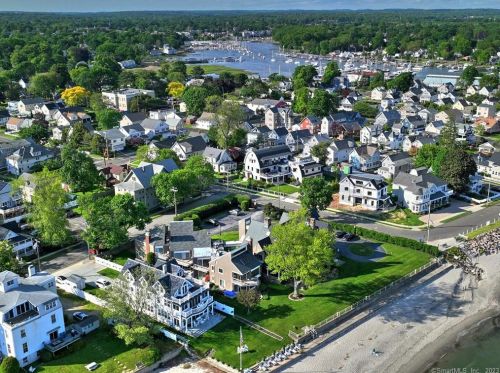 12 Seaside Ave, Milford CT 06460-6319 exterior