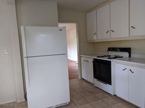 1986 Whitehall Rd, Meskegon, MI 49445-1358