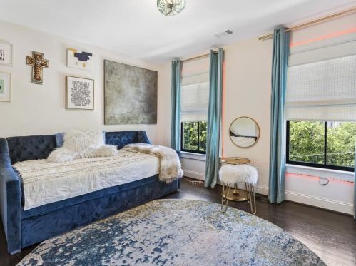 564 Bismark Rd, Atlanta GA 30324-4101 exterior