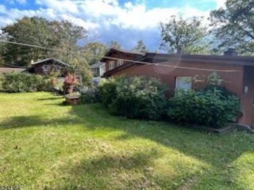 40 Oslo Dr, Rockaway NJ 07866-4239 exterior