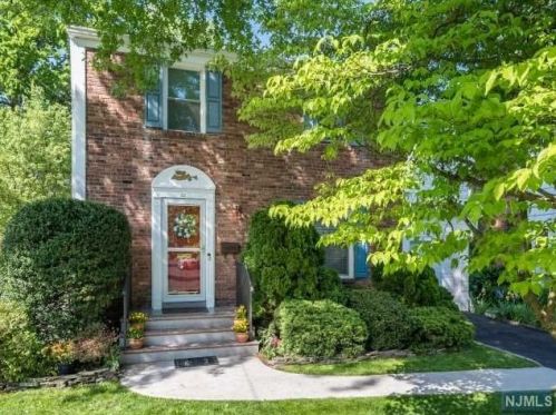 26 Tower Dr, Springfield, NJ 07081-1014