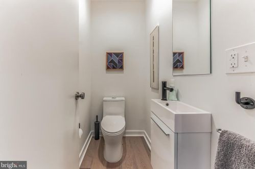 241 Krams Ave, Philadelphia PA  19128-4729 exterior