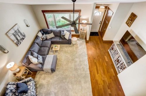 9916 Grantosa Dr, Milwaukee WI  53222-1411 exterior