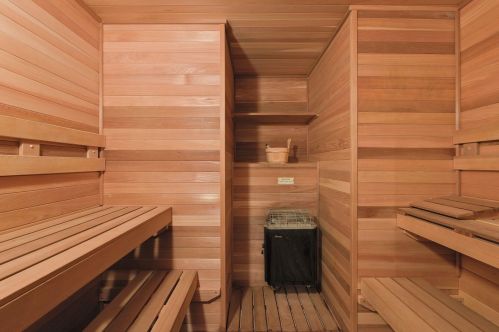 1676 Isabella Pkwy, Chaska MN 55318-3214 exterior