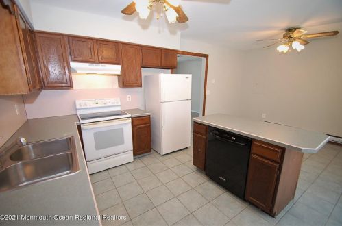 623 Berkeley Ave, Berkeley Township NJ 08721-3703 exterior