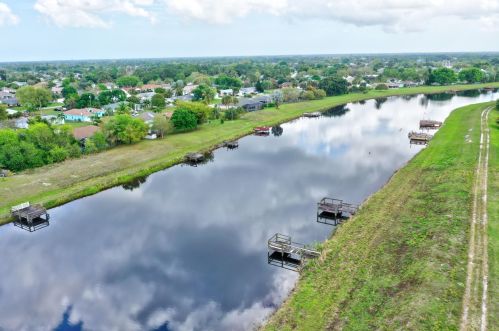 174 Dalton Cir, Fort Pierce FL 34953-5847 exterior