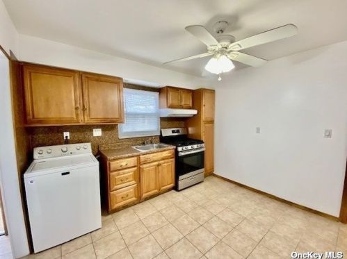 87 Regent St, Valley Stream NY 11580-4029 exterior