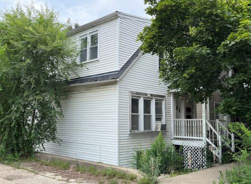 2225 Oakdale Ave, Chicago IL  60618-8001 exterior