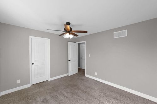 170 Village Circle Dr, Winfield MO 63389-2051 exterior