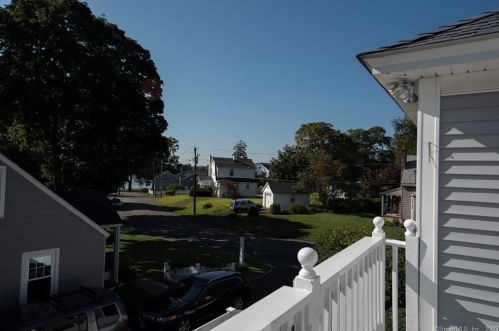 72 Edgemont Rd, Milford CT 06460-5005 exterior