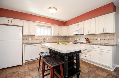 1151 Charlton St, Saint Paul MN 55118-2119 exterior