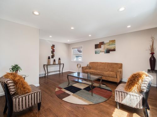 5631 79th St, Milwaukee, WI 53218-2104