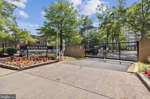 1311 Delaware Ave, Washington DC  20024-3930 exterior