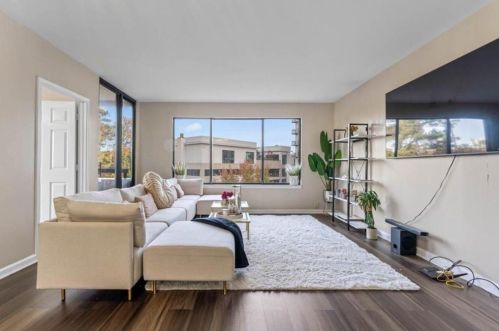 3481 Lakeside Dr, Atlanta, GA 30326-1347