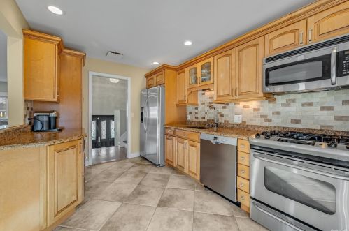 54 Genesee Dr, Commack NY 11725-4010 exterior