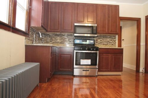 6938 Campbell Ave, Chicago IL 60645-4604 exterior