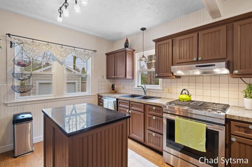 700 Rosewood Ave, Grand Rapids MI  49506-2832 exterior