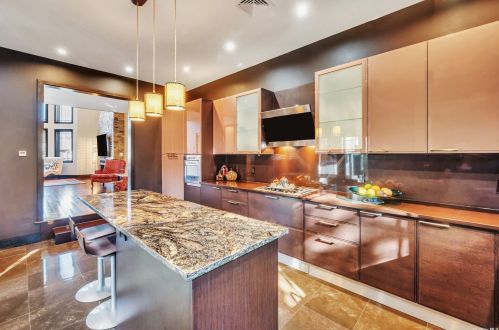 795 Kearny Dr, Valley Stream NY 11581-3624 exterior