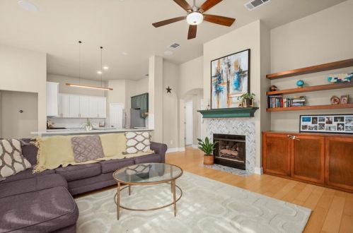 8119 Frst Hts Ln, Austin TX 78749-3506 exterior