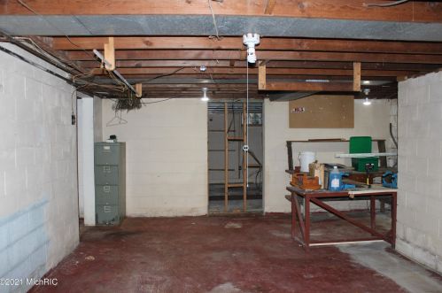 2886 Roosevelt Rd, Meskegon MI 49441-3903 exterior