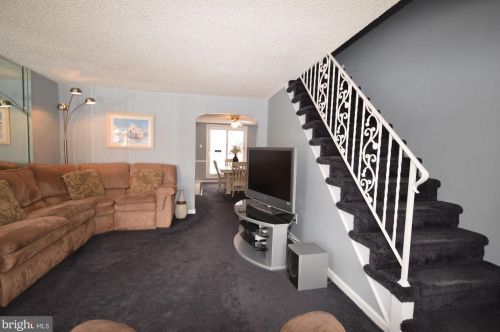 1062 Tremont Dr, Manor PA 19036-1521 exterior