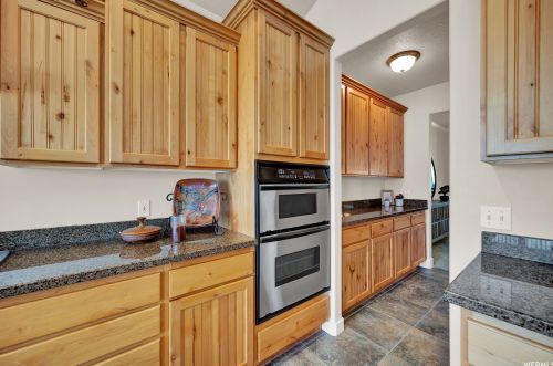 1958 Bluffside Cir, Sandy UT exterior