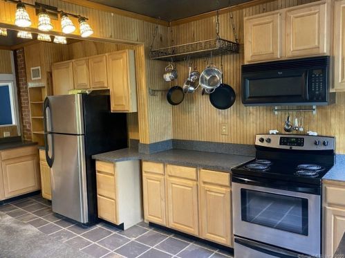 1 Franklin St, Manchester, CT 06040-4317